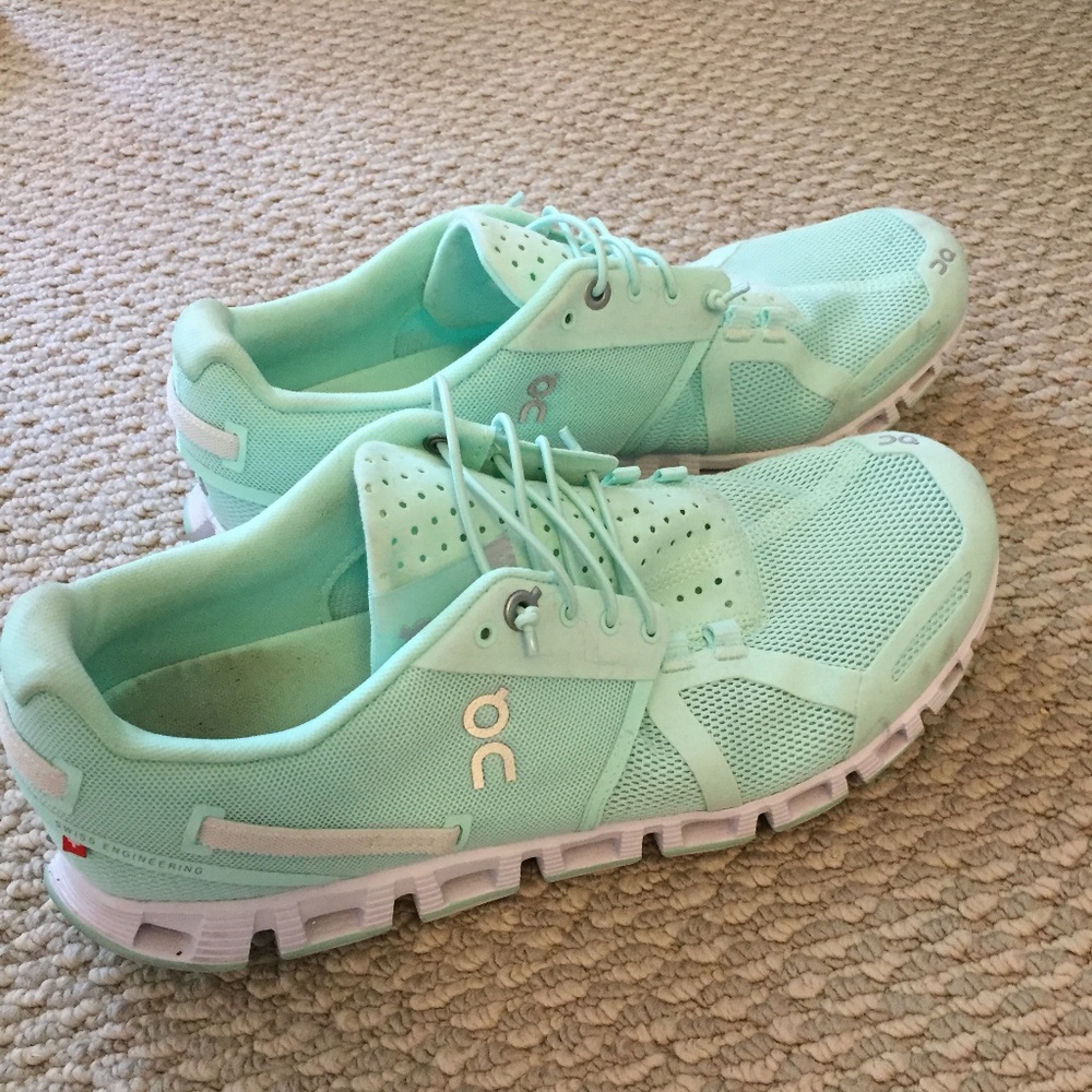 On Running Cloud running shoes, 9